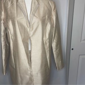 Le Suit Tan suit set great condition size 16